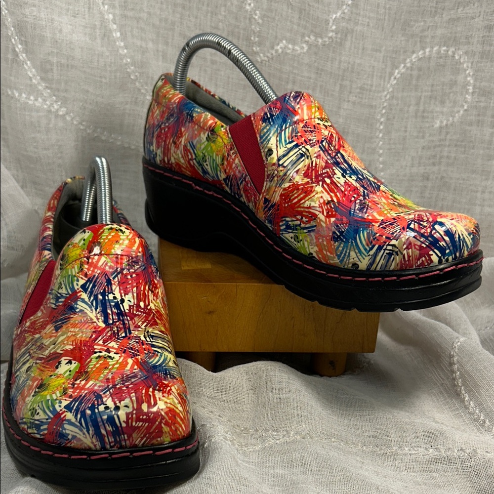 NWOT Klogs multicolored leather clogs